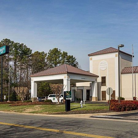 Quality Inn Richmond Airport Сандстон Экстерьер фото