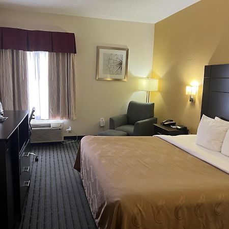 Quality Inn Richmond Airport Сандстон Экстерьер фото