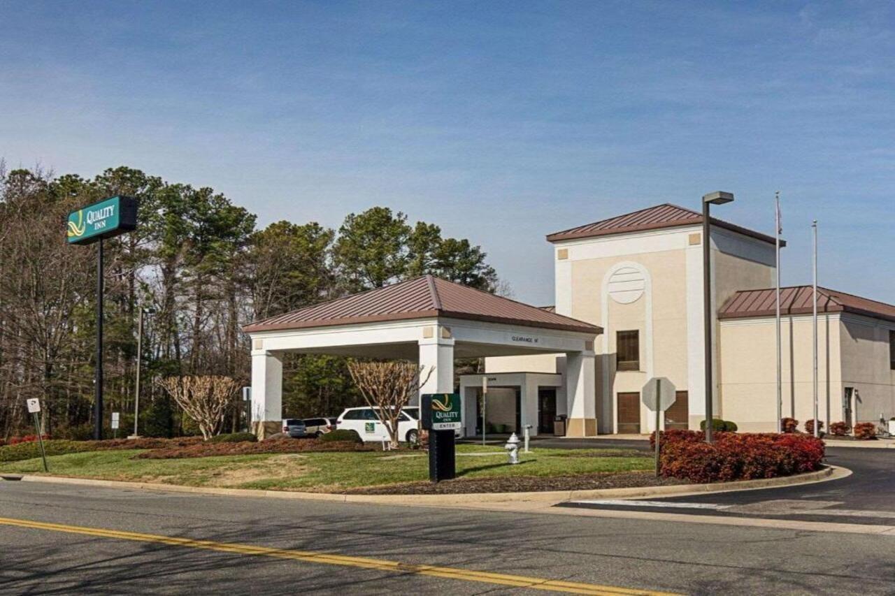 Quality Inn Richmond Airport Сандстон Экстерьер фото