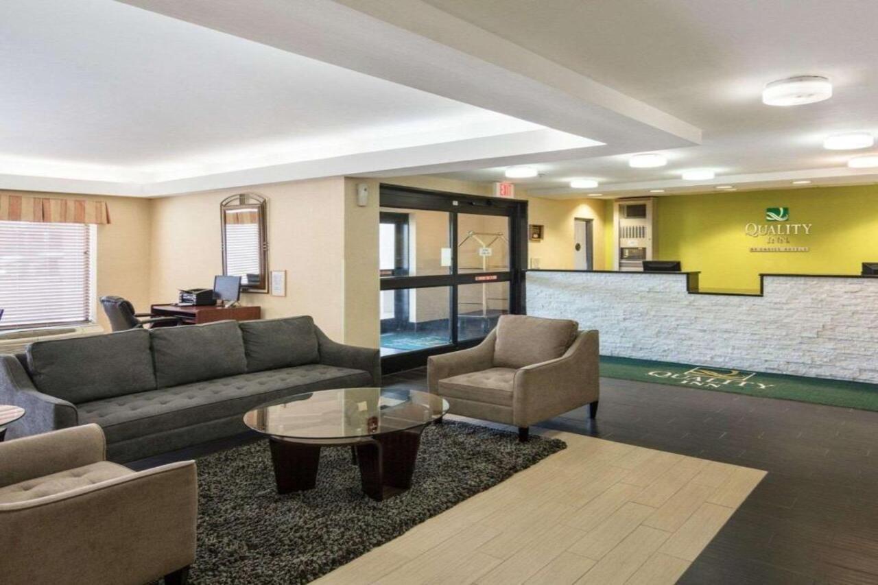 Quality Inn Richmond Airport Сандстон Экстерьер фото