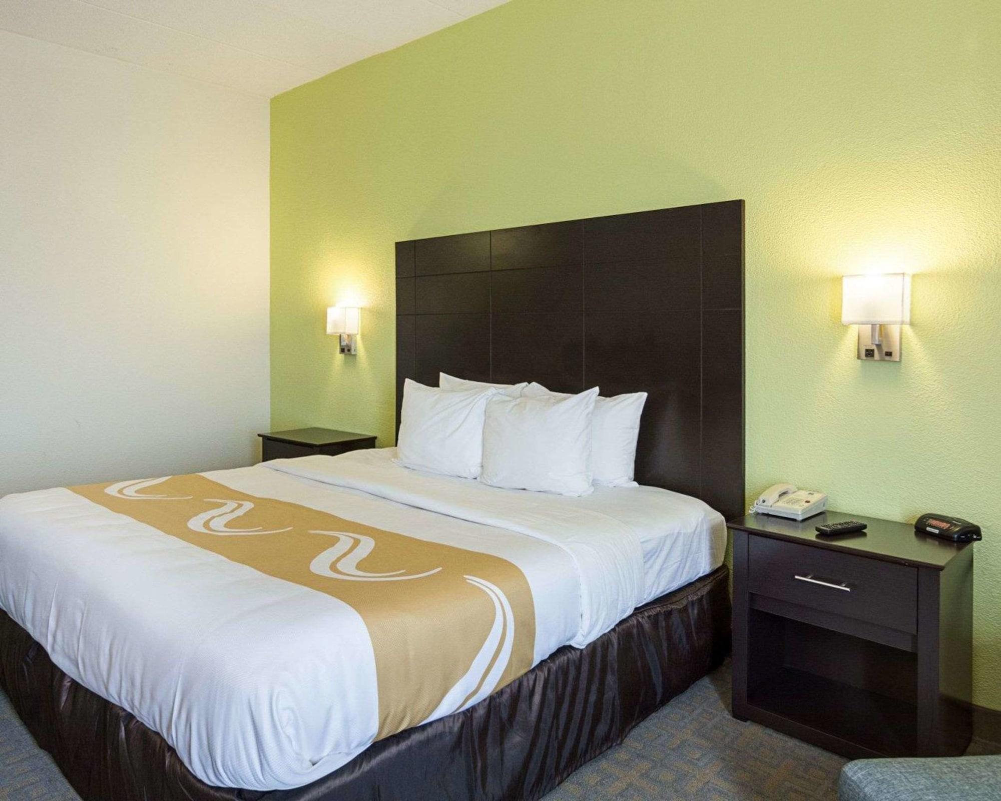 Quality Inn Richmond Airport Сандстон Экстерьер фото