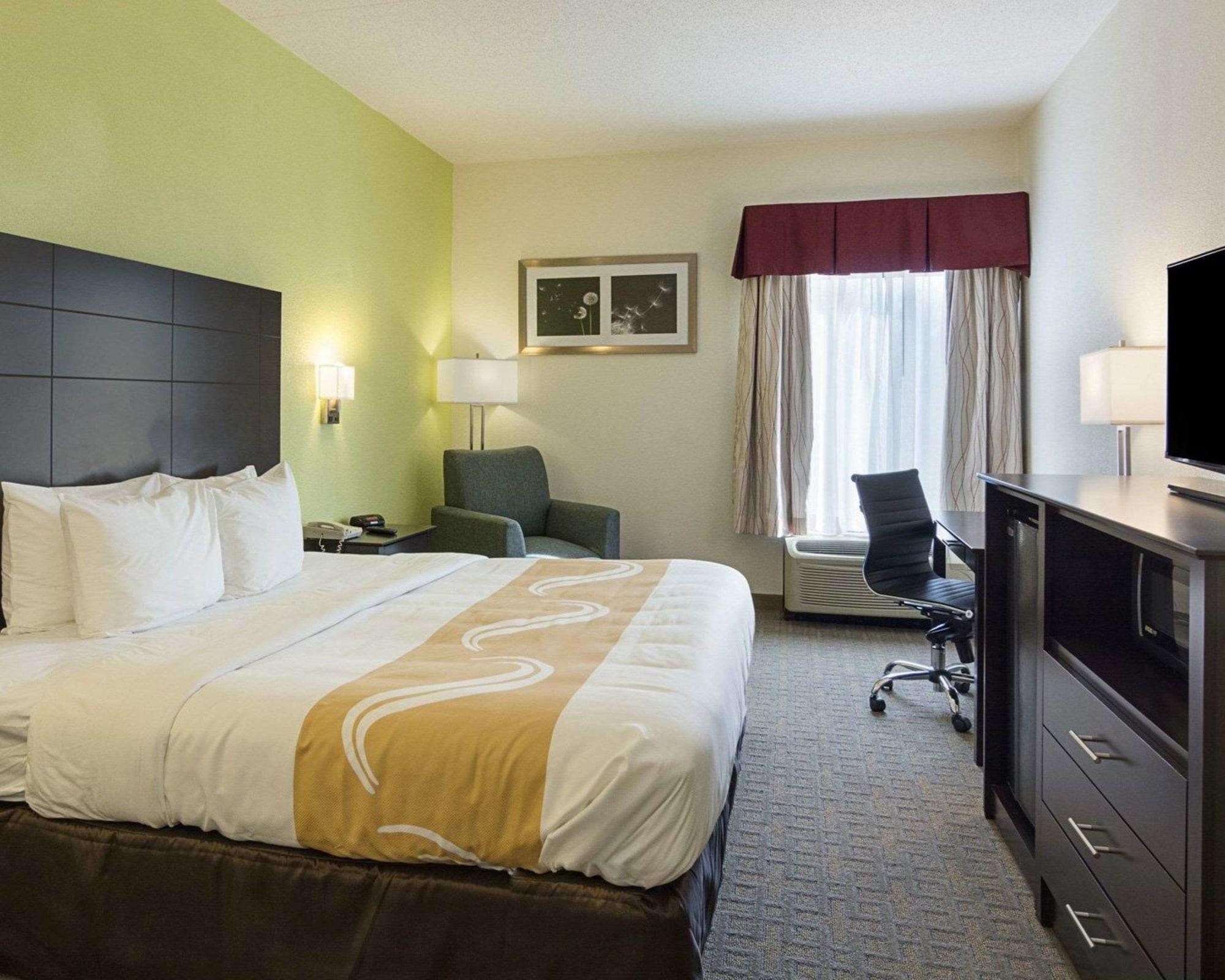 Quality Inn Richmond Airport Сандстон Экстерьер фото