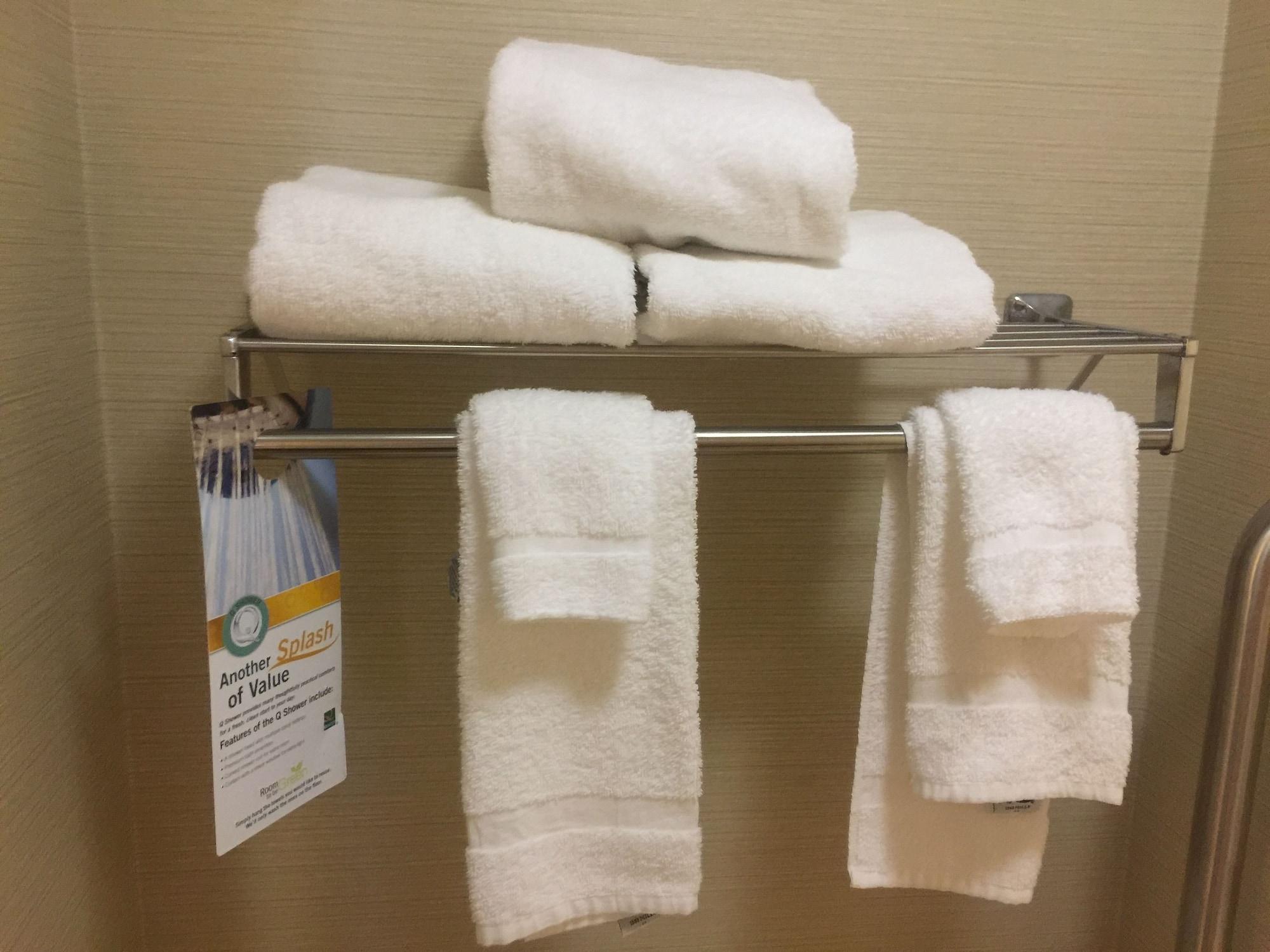 Quality Inn Richmond Airport Сандстон Экстерьер фото