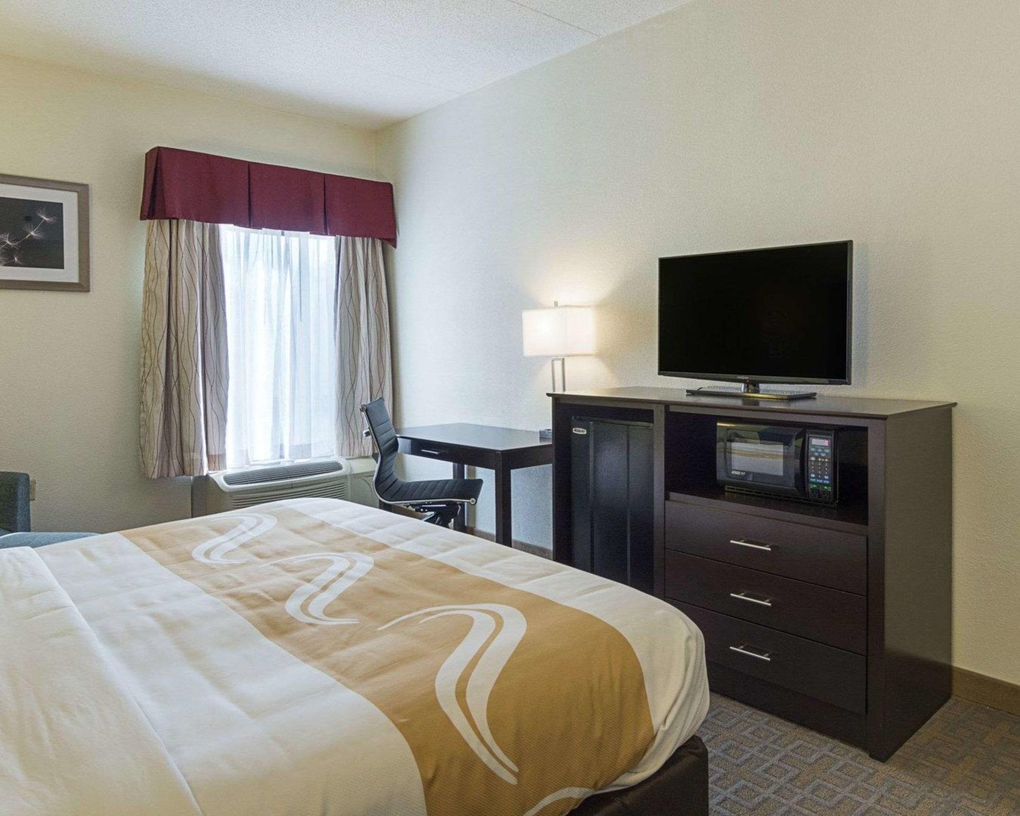 Quality Inn Richmond Airport Сандстон Экстерьер фото
