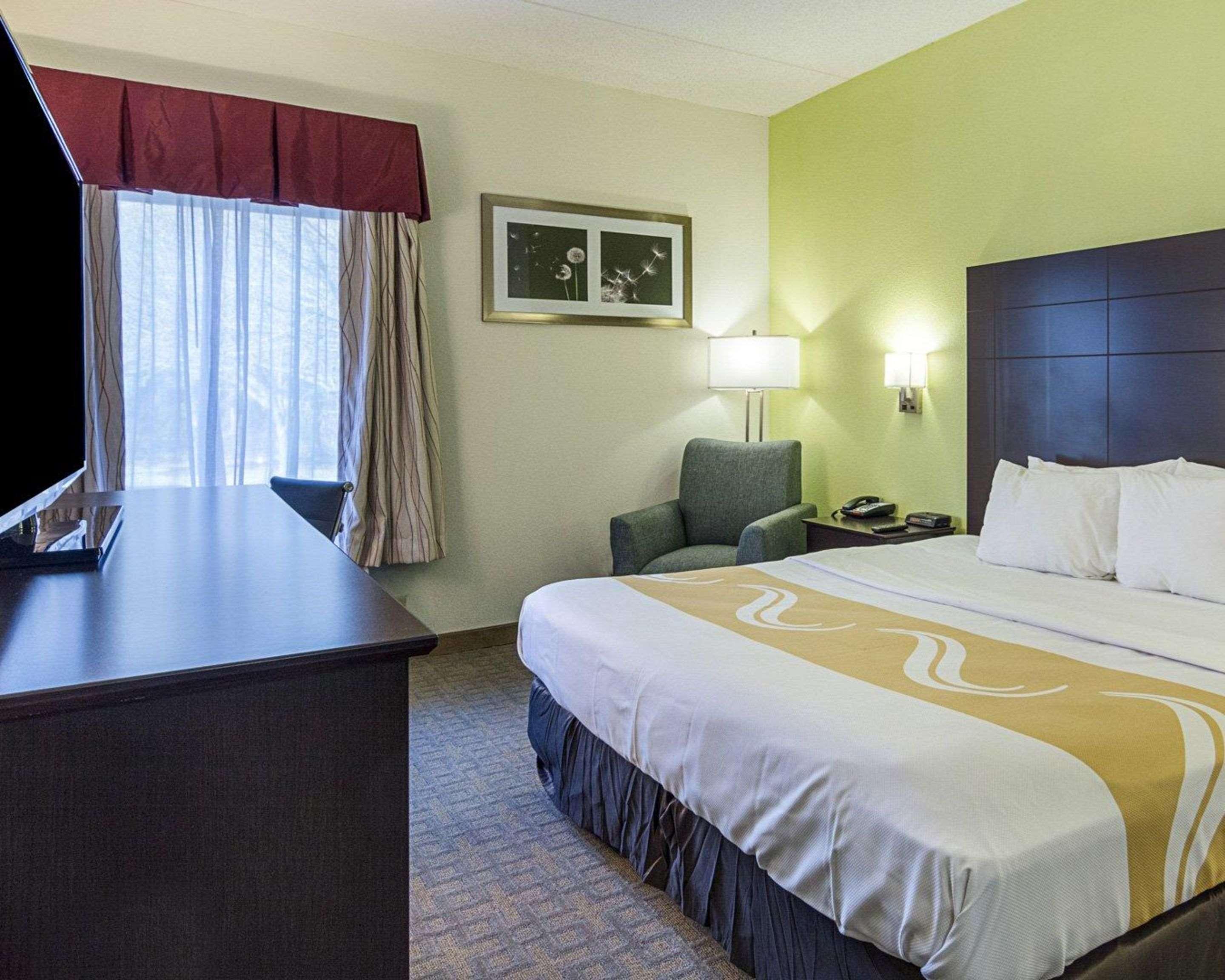 Quality Inn Richmond Airport Сандстон Экстерьер фото