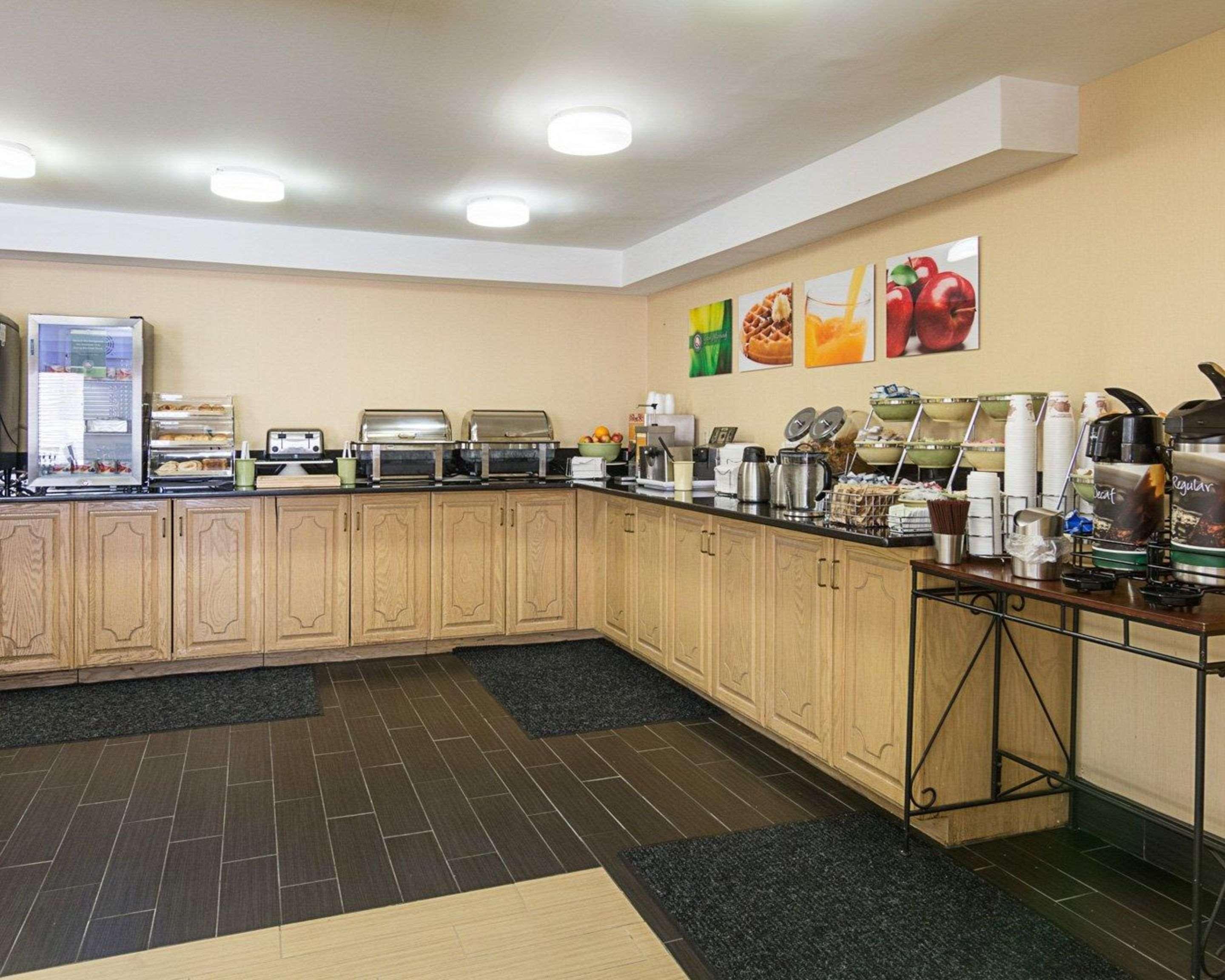 Quality Inn Richmond Airport Сандстон Экстерьер фото