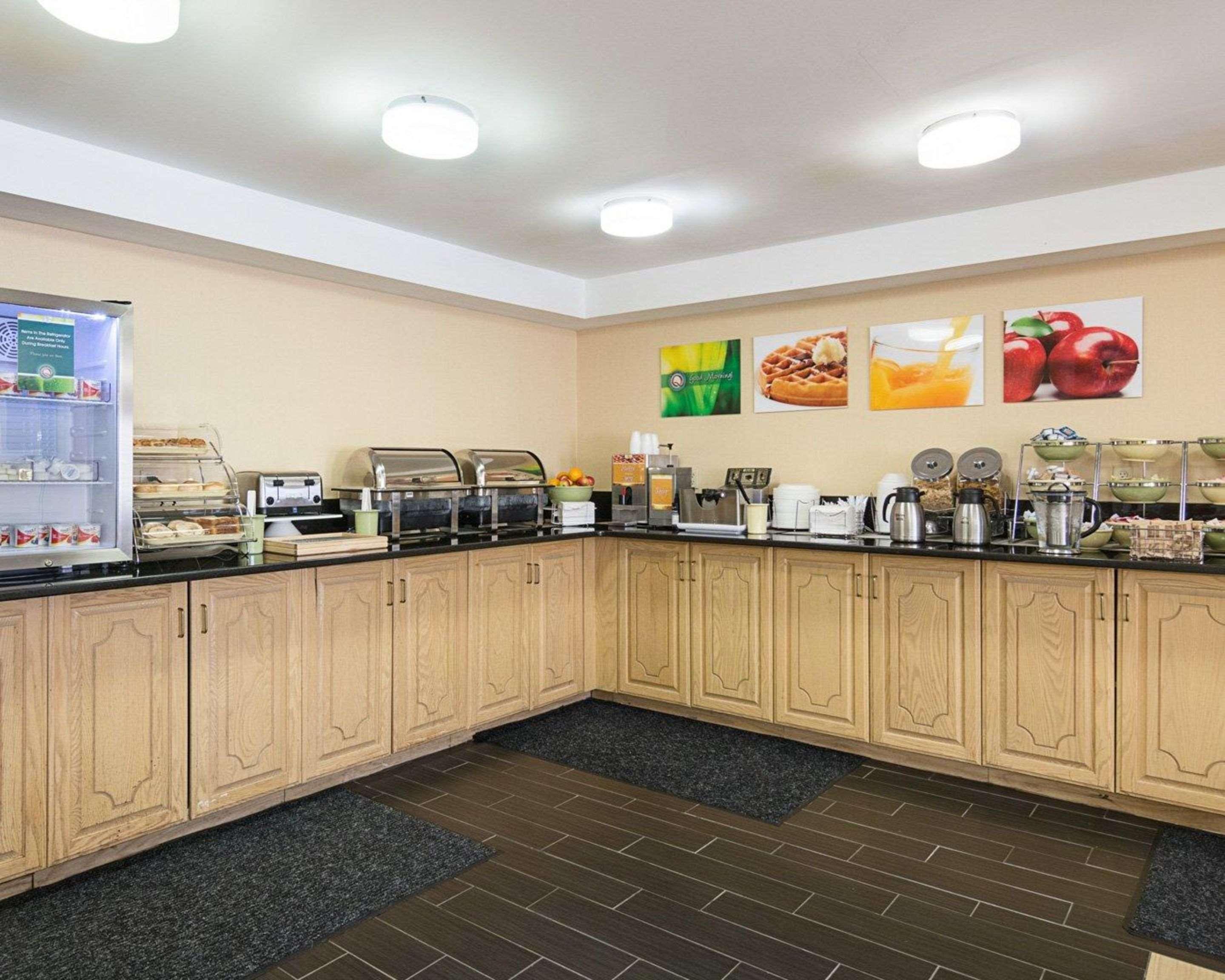 Quality Inn Richmond Airport Сандстон Экстерьер фото