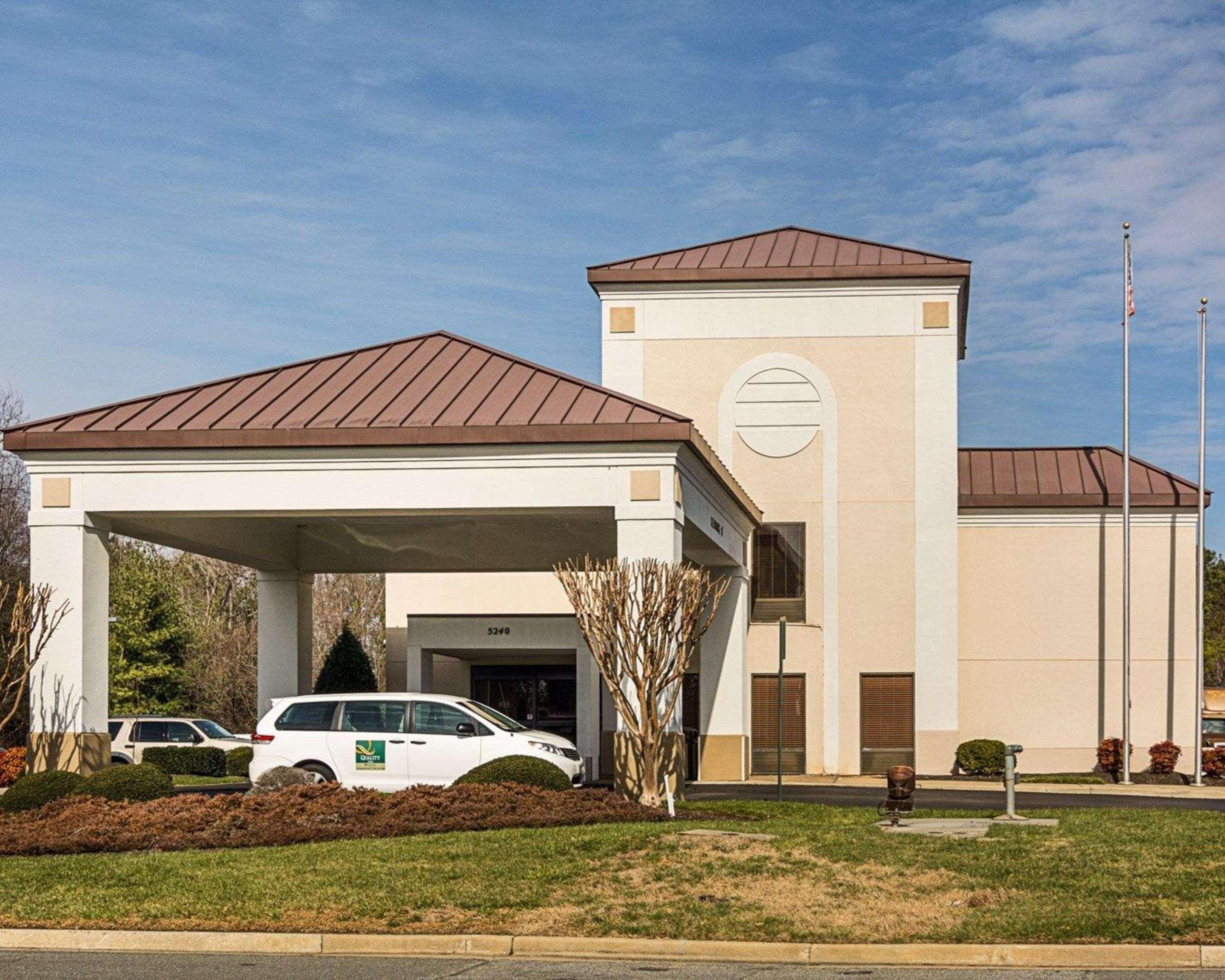 Quality Inn Richmond Airport Сандстон Экстерьер фото
