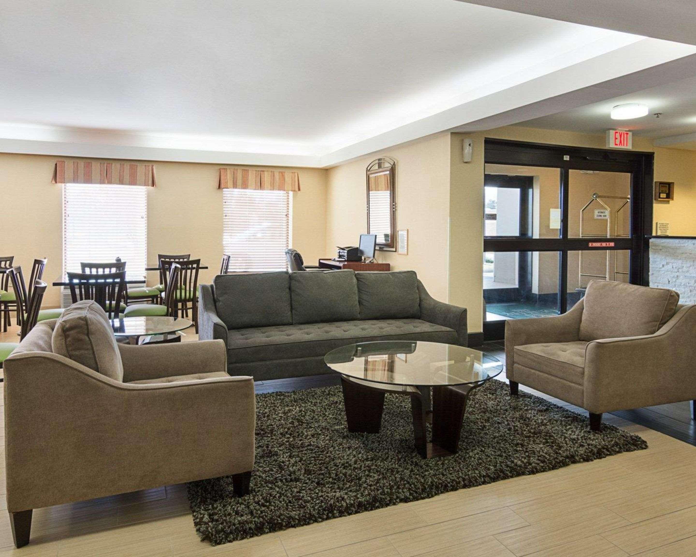 Quality Inn Richmond Airport Сандстон Экстерьер фото