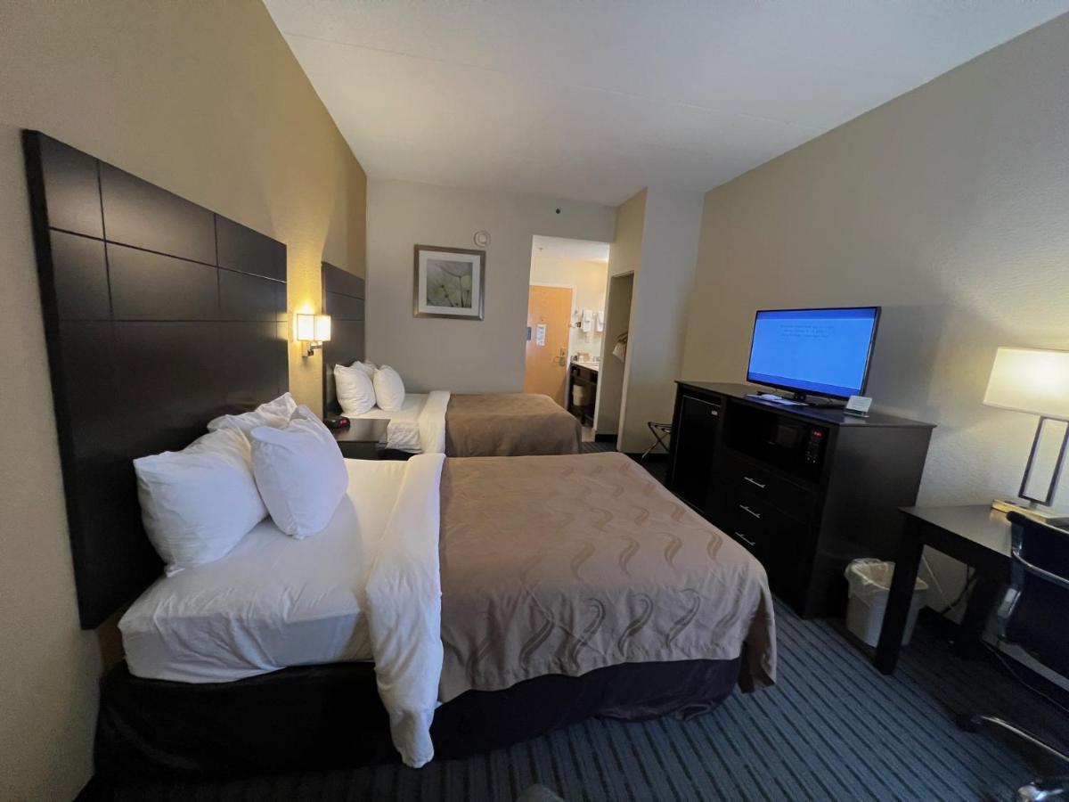 Quality Inn Richmond Airport Сандстон Экстерьер фото
