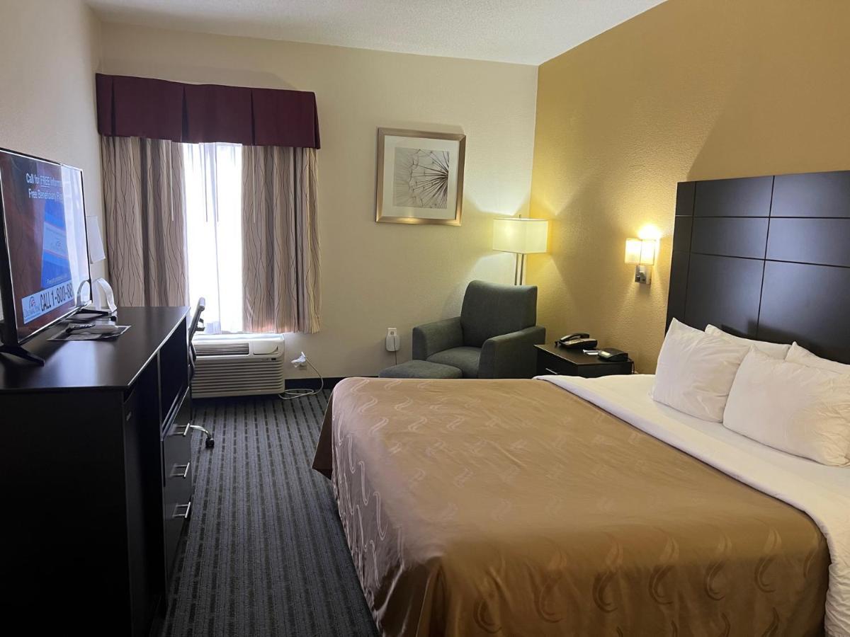 Quality Inn Richmond Airport Сандстон Экстерьер фото