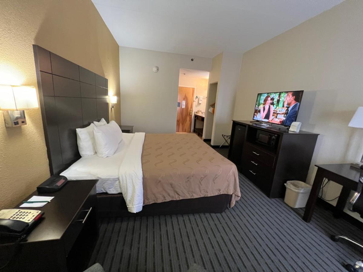 Quality Inn Richmond Airport Сандстон Экстерьер фото