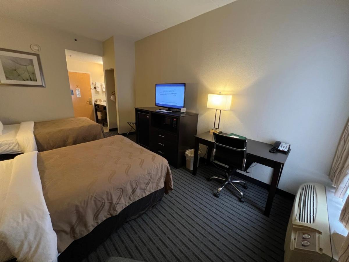 Quality Inn Richmond Airport Сандстон Экстерьер фото